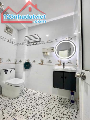 CHO THUÊ NHÀ FULL NỘI THẤT MỚI 100%: 21M2, 3TẦNG, 2PN, MT 731 HOÀNG SA, P.VÕ THỊ SÁU, Q.3 - 4