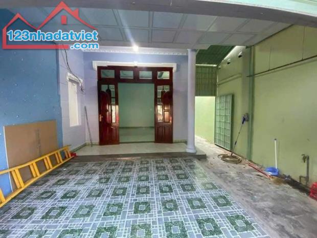 Bán đất tặng nhà Tân Hải Phú Mỹ vũng tàu hẻm ôtô DT: 100m2 giá 1 ty 450 triệu