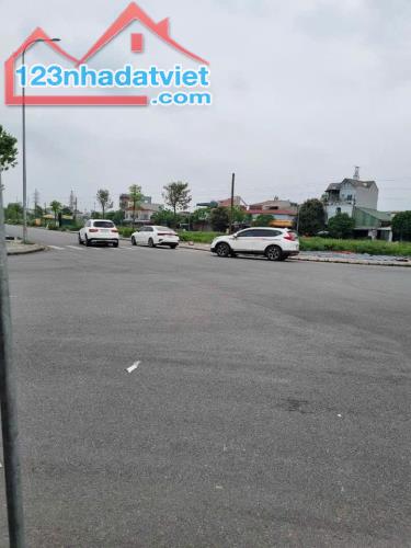 LÔ ĐẤT DỰ ÁN - THUỴ LÂM - ĐÔNG ANH - HÀ NỘI  CẦN RA HÀNG GẤP.  Dt : 87,5m Mt : 5m 
 Trục