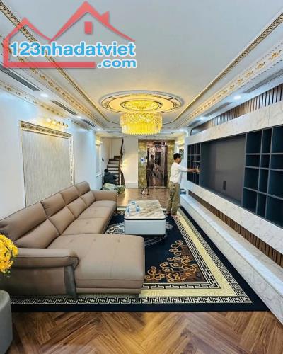 Bán nhà Kinh Doanh Long Biên, Gần VINHOMES RIVERSIDE, THANG MÁY, GARA 2 Ô TÔ,Full Nội thất - 3