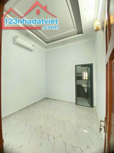 NHÀ MỚI ĐÓN TẾT, HUỲNH TẤN PHÁT, THỊ TRẤN NHÀ BÈ. DT: 56M2 - 2 TẦNG HOÀN CÔNG - NỘI THẤT - 4