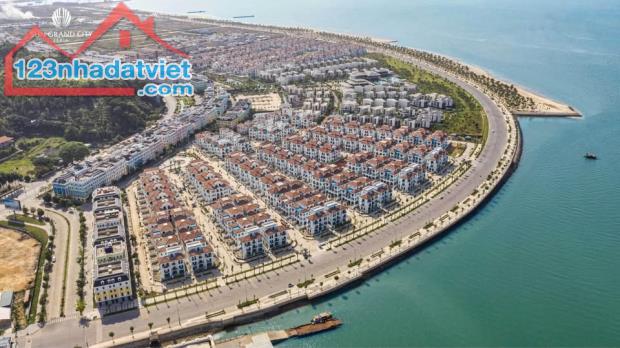 bán Biệt thự 3,5 Tầng Tứ Lập 139m2 Sun Grand City Feria mặt Biển Bãi Cháy, Hạ Long. - 3