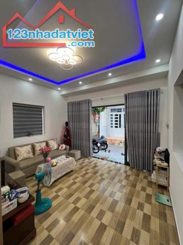 Bán nhà Nguyễn Hữu cảnh vũng tàu hẻm ôtô thông DT: 70m² giá 4 tỷ