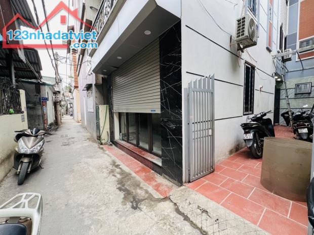 🏡 Bán nhà 5 tầng Tây Mỗ, 43m2 - 5.6 tỷ 🌟  ✨ Nhà 5 tầng, đẹp long lanh,tầng 5 phòng thờ,