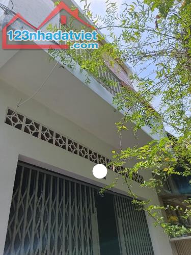 Nhà 2 tầng đường Bạch Đằng, 67m2 đất chỉ 5,8 tỷ, tiện cải tạo - 1