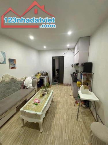 Bán căn tập thể phố 8/3, Hai Bà Trưng, 55m2, full nội thất. Nhỉnh 2 tỷ