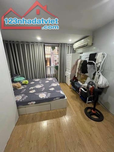 Bán căn tập thể phố 8/3, Hai Bà Trưng, 55m2, full nội thất. Nhỉnh 2 tỷ - 1