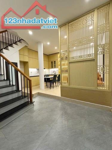 Bán nhà phố Minh Khai, Quận Hai Bà Trưng, SÁT PHỐ, LÔ GÓC 2 MẶT NGÕ, 35 m2x4 Tầng - 6.x Tỷ - 2