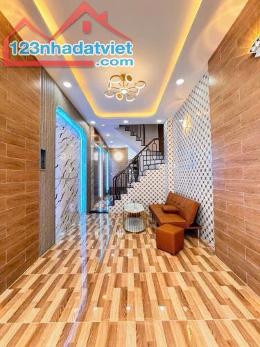Nhà Bán - Chiến Lược - Bình Tân - 2 Tầng - Xe Hơi Đỗ Cửa - DTS 90m2  - 3.7 tỷ TL - 2