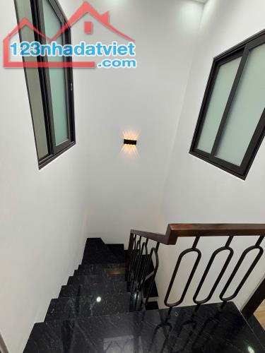 Nhà Bán - Chiến Lược - Bình Tân - 2 Tầng - Xe Hơi Đỗ Cửa - DTS 90m2  - 3.7 tỷ TL - 3