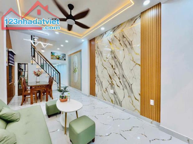 🌻Bán Nhà Căn Góc Chợ Phạm Văn Bạch - Gò Vấp - 31m² - 3 tầng - Hẻm Thông - Giá Chỉ 3,88 tỷ - 1