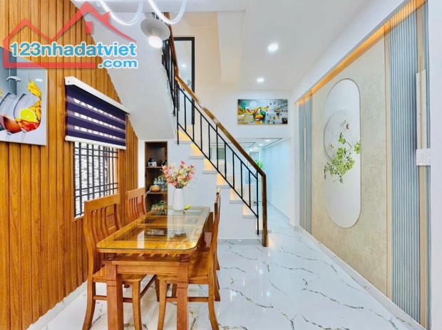 🌻Bán Nhà Căn Góc Chợ Phạm Văn Bạch - Gò Vấp - 31m² - 3 tầng - Hẻm Thông - Giá Chỉ 3,88 tỷ - 3