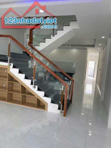 Chỉ cần thanh toán trước 800tr nhận nhà 1 trệt, 1 lầu ở khu đô thị mỹ phước 3 - 2