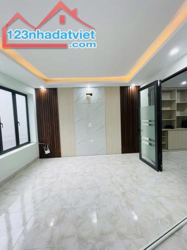 SIÊU PHẨM PHÂN LÔ VIỆT HƯNG 64M2 x 5T ÔTÔ THANG MÁY 2 THOÁNG Ở LUÔN ĐÓN TẾT. 11,8TỶ - 1