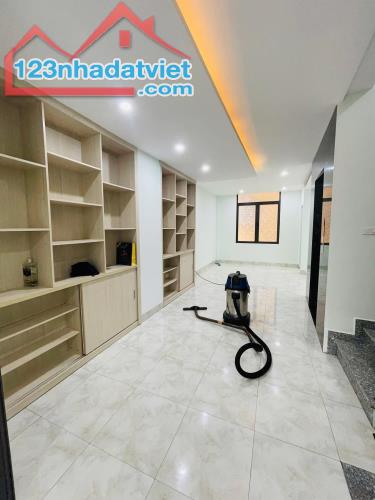 SIÊU PHẨM PHÂN LÔ VIỆT HƯNG 64M2 x 5T ÔTÔ THANG MÁY 2 THOÁNG Ở LUÔN ĐÓN TẾT. 11,8TỶ - 2