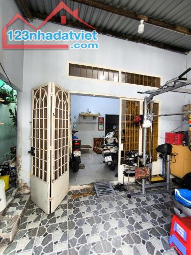 BÁn nhà C4, mặt tiền đường số, 92m2 , ngang 5m, gần ngay trường Lê Văn Việt,Hiệp Phú, Q9.