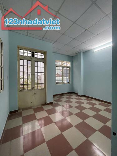 Nhà 2 tầng đường Nguyễn Văn Linh . DT:78m . Ngang 4m40 . Giá 4tỷ4 thương lượng - 2