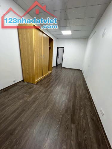 Bán nhà phố Lương Văn Can-Hà Đông, DT 42m x 2T, MT 3m, nhà phân lô vuông. Giá 7.3 tỷ - 4