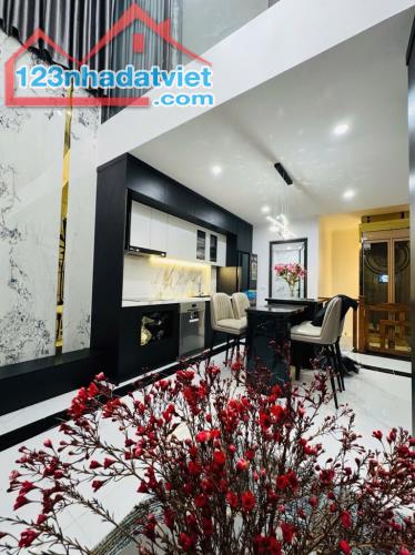 Siêu Đẹp! Phố Nguyễn Cao 40m2, tầng 2 50m2 xây 5 tầng thang máy ô tô đỗ full nội thất xịn - 3