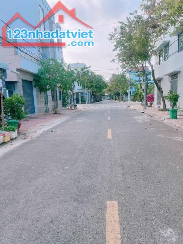 Nhà ngay Trung tâm huyện Bình Chánh- TP Hồ Chí Minh, sổ hồng riêng, sang tên trong ngày - 1