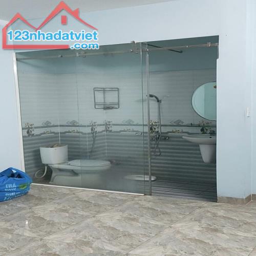 Bán nhà mặt phố MTKD đường ô tô thông Đỗ Xuân Hợp, Quận 9_ Chỉ có 3 ti ---.2 tầng 2 pn _ 6