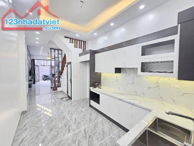 CHÍNH CHỦ CẦN BÁN NHÀ 42M² x 4TẦNG,FULL NỘI THẤT Ô TÔ ĐỖ CỬA , NỘI AM THANH TRÌ, NHỈNH 4TỶ - 3