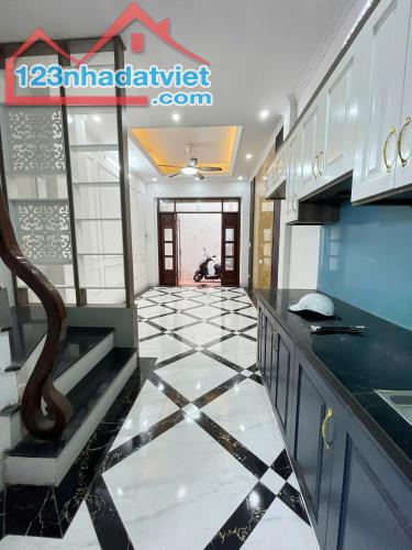 NHÀ 5 TẦNG NGUYỄN KHOÁI, 49M2, 1 NHÀ RA PHỐ, 5.4 TỶ