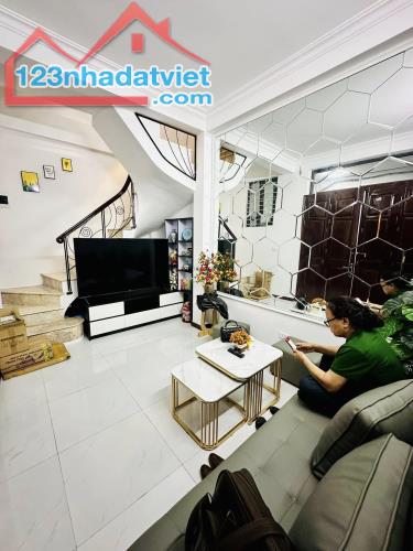 Bán Nhà Nam Ngư - Hoàn Kiếm 20M x 5T Giá 6,95 Tỷ. Full nội thất - 30m ra phố - 2