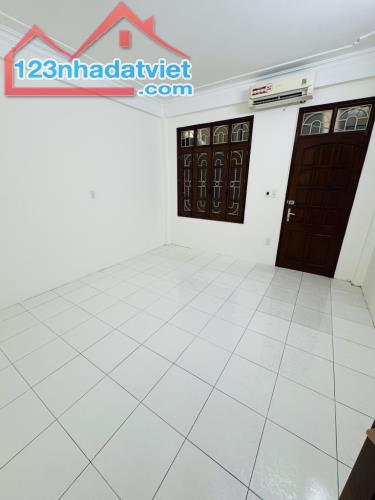 Bán nhà Quan Nhân, 34m2, 5 tầng, mặt tiền rộng, kinh doanh, ban công đẹp - 1