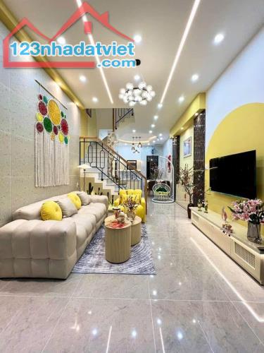 Xoay vốn bán nhà Phạm Viết Chánh, Phường 19, Bình Thạnh, Giá 3 tỷ240, Diện tích 66m2