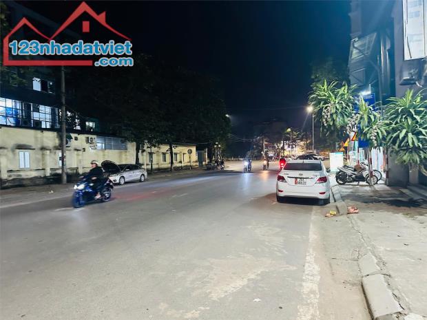Bán gấp mảnh đất 100m², giá 5.4 tỷ, ô tô đỗ cổng tại Đại Phùng - Đan Phượng, ba bước ra