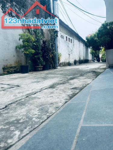 Bán gấp mảnh đất 100m², giá 5.4 tỷ, ô tô đỗ cổng tại Đại Phùng - Đan Phượng, ba bước ra - 1