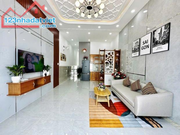 Hẻm xe hơi gần cửa, 56m2, 2PN Huỳnh Văn Nghệ, Tân Bình giá chỉ 3.59 tỷ - 4