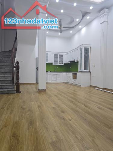 Bán nhà 40m2x5T Vạn Phúc-Hà Đông, gần đg Vạn Phúc, CC Godlsilk. đg ôtô vào. Lh 0984672007