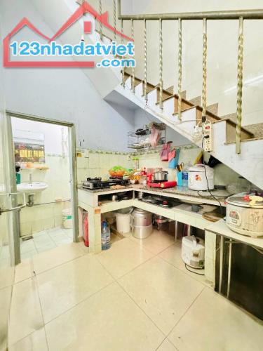 🌺Nhà 3 Tầng Tân Bình - Bùi Thế Mỹ - P.10  👉 Chỉ hơn 3 Tỷ  🔹Ngang 5,6m dài 4,4m - 2