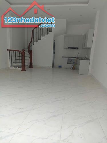 Bán nhà mới xây DT40*5Tầng, ô tô vào Vĩnh Quỳnh Thanh Trì, chỉ 5.x tỷ ở ngay - 3