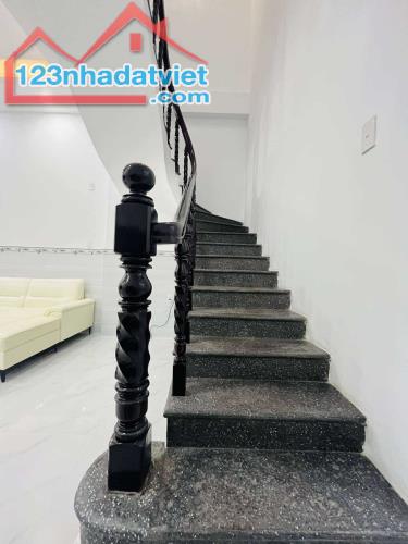 BÁN NHÀ  🏘️ MẶT TIỀN NGUYỄN ẢNH THỦ - GẦN CHỢ HIỆP THÀNH - Q12. ❗(4*17) == GIÁ 5.2 tỷ - T - 4