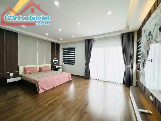 LÔ GÓC 3 thoáng, 52m2, 9 tỷ, Nguyễn Văn Cừ, Long Biên, Ô tô, Thang máy. - 2