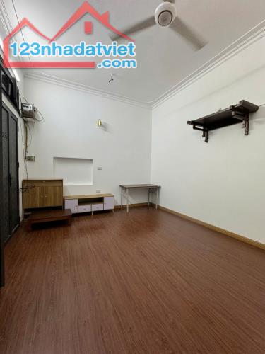 Bán nhà Ngõ 2 Xóm Chùa Tứ Hiệp Thanh Trì. Dt 30m2 giá 3.95 tỷ.