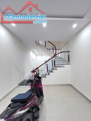 HIẾM BÁN NHÀ MINH KHAI, Ở LUÔN, SÂN CỔNG ĐỂ CHỤC MÂM CỖ, 50M2 GIÁ CHỈ 8,5 TỶ - 1