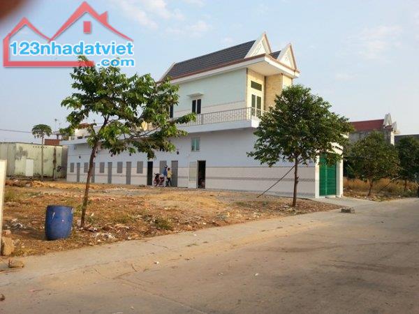 CHỈ 850 TRIỆU KẸT TIỀN BÁN GẤP CĂN NHÀ VÀ LÔ ĐẤT 200M2(10X20) NGAY KCN - 3