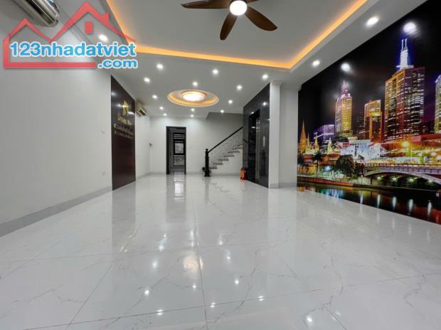 Chính chủ cho thuê nguyên căn shophouse Eastern Park đối diện trường THPT Thạch Bàn 120m2 - 1