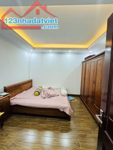 Nhà đẹp ở ngay đón tết, đủ nội thất, ngõ ô tô, 43m2 Việt Hưng - 4