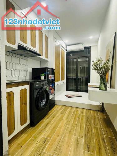 Bán CC mini cực chất, Phố Vũ Tông Phan, 15,9 tỷ, 65m2 - 4