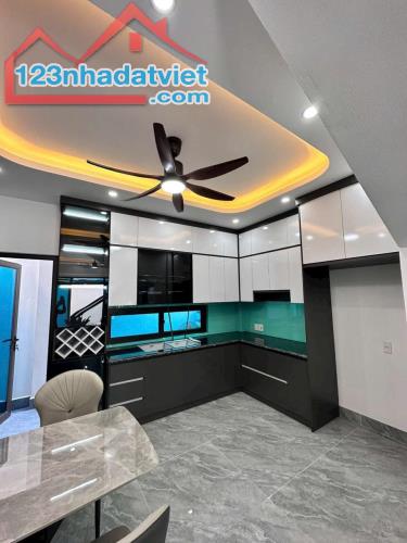 Bán nhà 3 tầng đẹp ngõ phố Ngô Quyền, ph Thanh Bình, TP Hải Dương, 52.6m2, mt 4.23m, 3 ngủ - 1