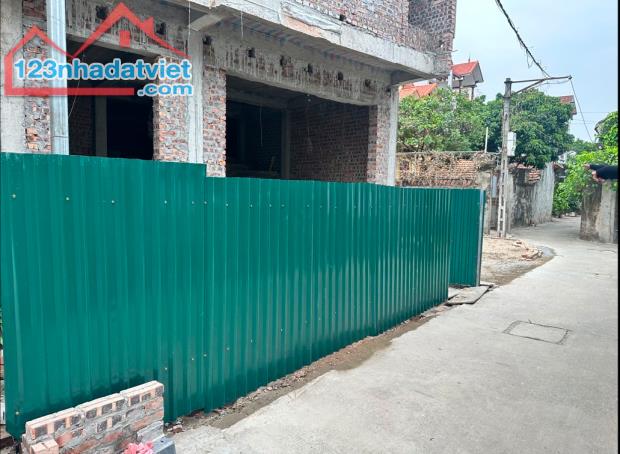 BÁN GẤP NHÀ XÂY THÔ-VĂN LÂM-HƯNG YÊN- Ô TÔ ĐỖ CỬA -63M2-MT 6,2M-2,8 TỶ - 1