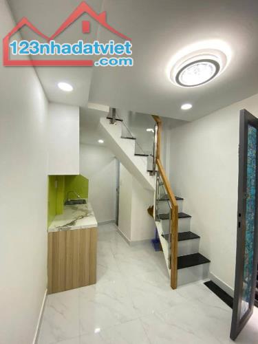 🏡NHÀ HẺM THÔNG 2 MT ĐƯỜNG LỚN, DT 33.3M2 , NGANG KHỦNG , 3 TẦNG . 0902493390