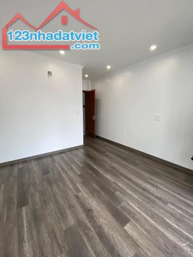 57M2*5T PHỐ GIẢI PHÓNG, NGÕ Ô TÔ, NỞ HẬU, Ở NGAY - 2