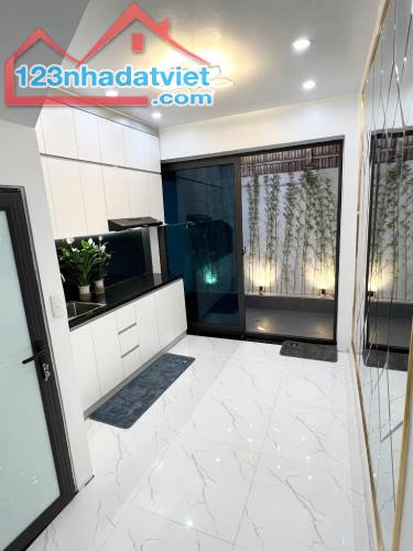 NHÀ ĐẸP KHÂM THIÊN_ ĐỐNG ĐA - GẦN PHỐ - Ở SƯỚNG - 40M2 -4T-chỉ 6 X TỶ - GẦN Ô TÔ - 5