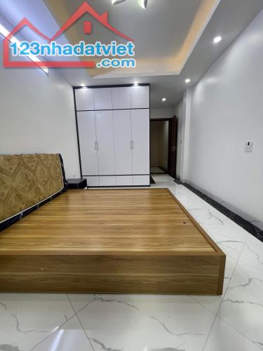 Nhà ngõ 169 đường Hoàng Mai, HM: dt 37m2, 6 tầng, mt 3.3m, 💵8,68tỷ - 2